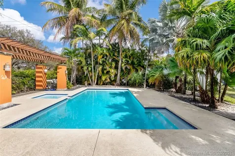 211 Deer Run Miami Springs FL 33166