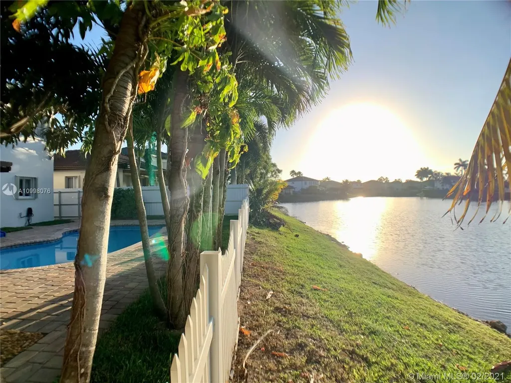 15658 SW 16th Street Miami FL 33185
