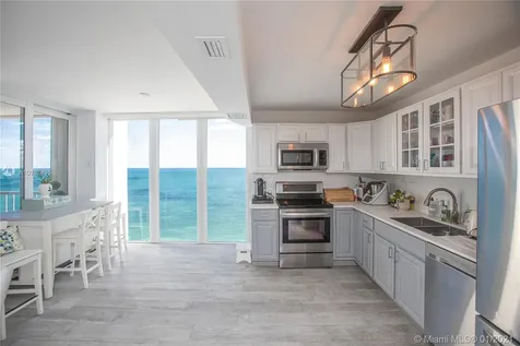 881 Ocean Drive Key Biscayne FL 33149