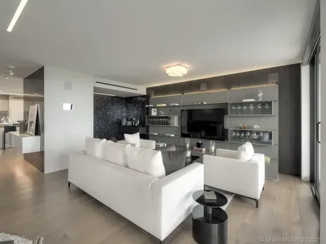 5500 Collins Avenue Miami Beach FL 33140