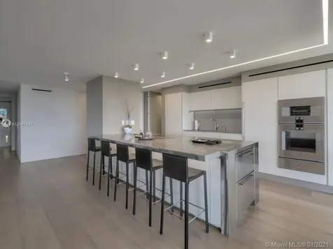 5500 Collins Avenue Miami Beach FL 33140