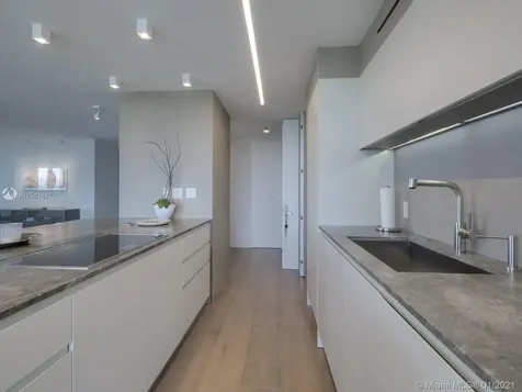 5500 Collins Avenue Miami Beach FL 33140