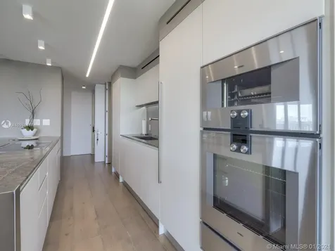 5500 Collins Avenue Miami Beach FL 33140