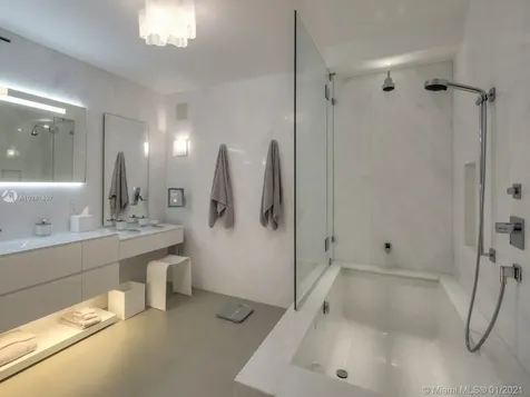 5500 Collins Avenue Miami Beach FL 33140