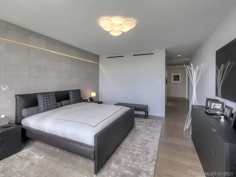 5500 Collins Avenue Miami Beach FL 33140