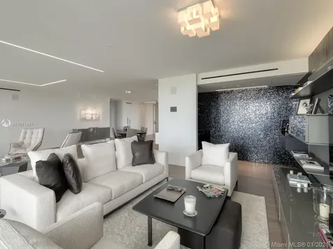 5500 Collins Avenue Miami Beach FL 33140