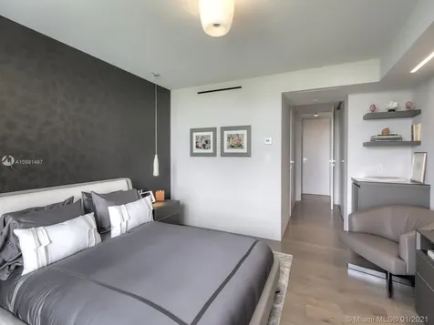 5500 Collins Avenue Miami Beach FL 33140