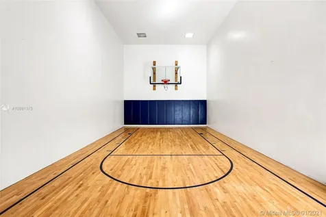 5555 Collins Avenue Miami Beach FL 33140