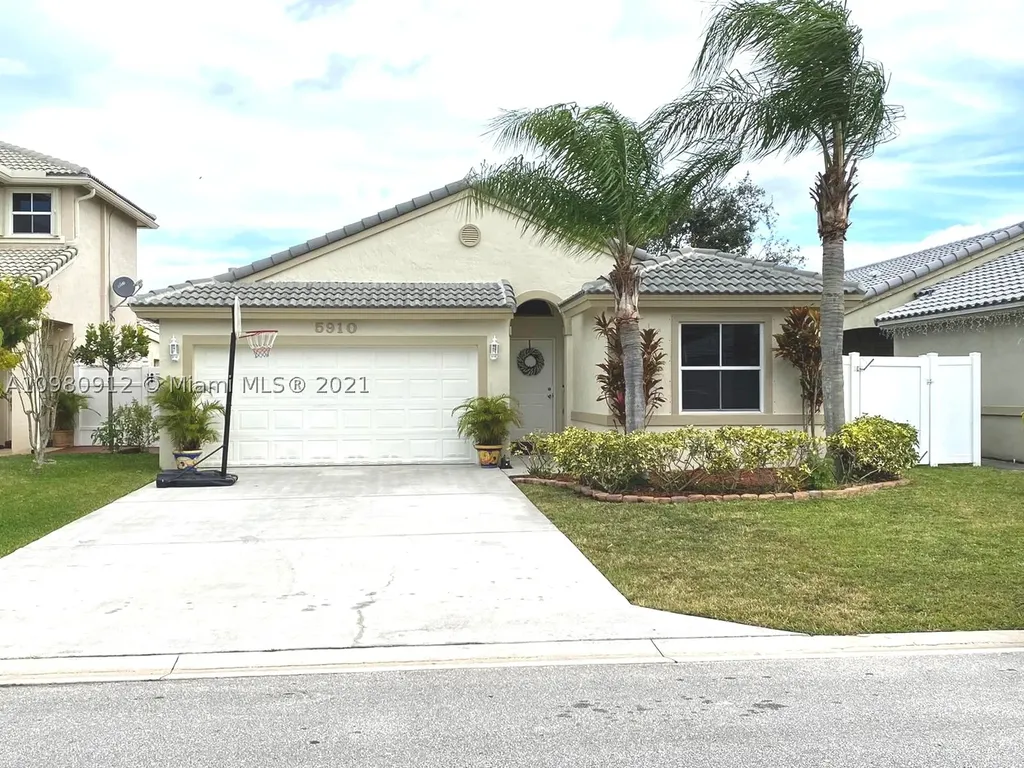 5910 W Grand Duke Circle Tamarac FL 33321