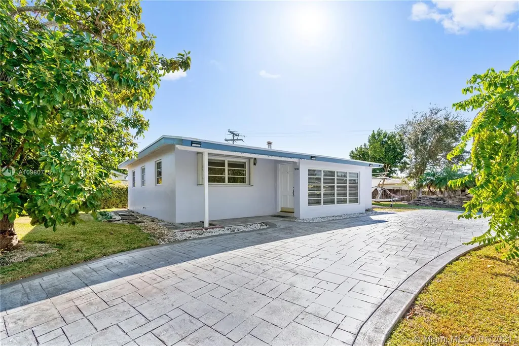 9720 Jamaica Drive Cutler Bay FL 33189