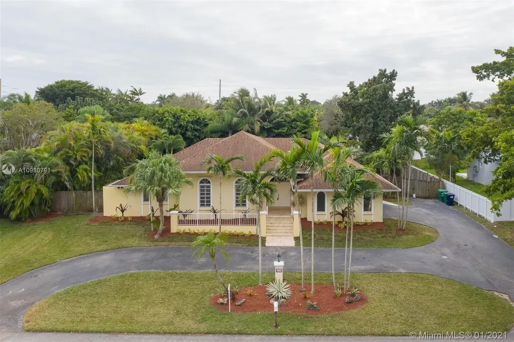 8244 SW 176th Terrace Palmetto Bay FL 33157