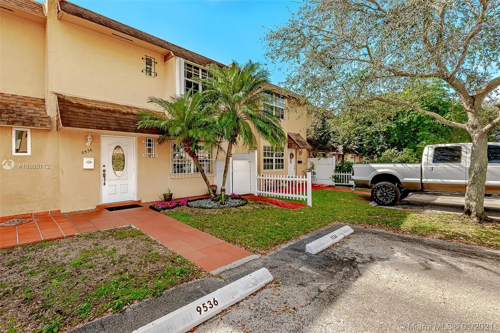 9536 SW 20th Terrace Miami FL 33165