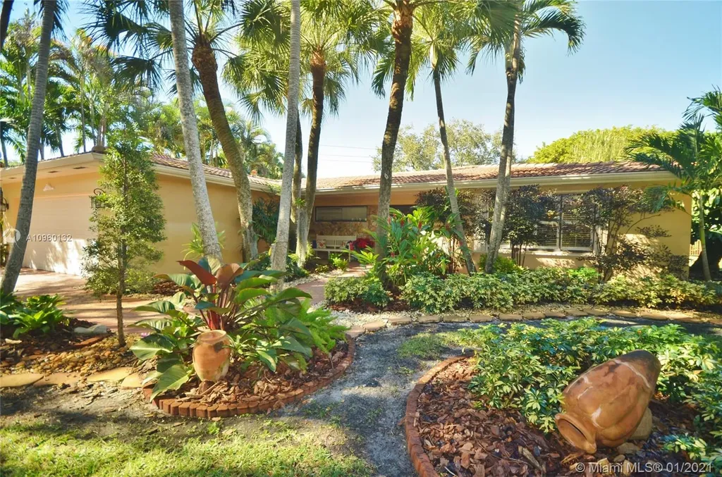 15310 Dunbarton Place Miami Lakes FL 33016