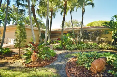 15310 Dunbarton Place Miami Lakes FL 33016