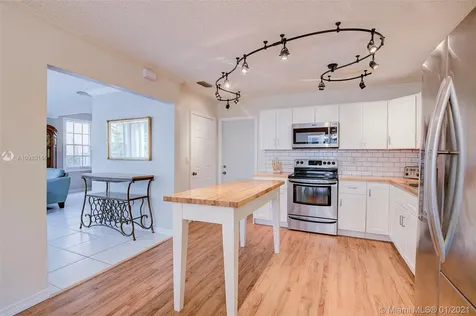 1217 NW 107th Terrace Plantation FL 33322