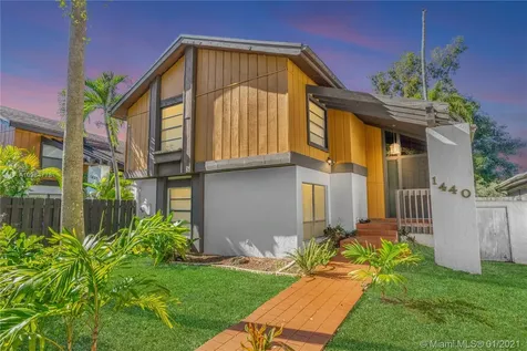 1440 W Sandpiper Circle Pembroke Pines FL 33026
