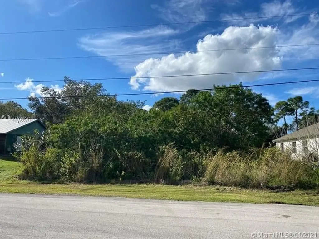 3958 SW Brunswick Street Port St. Lucie FL 34953
