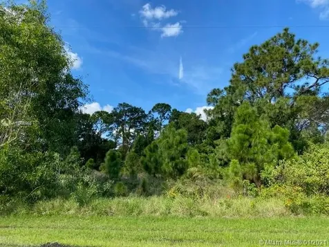 137 SW De Gouvea Terrace Port St. Lucie FL 34984