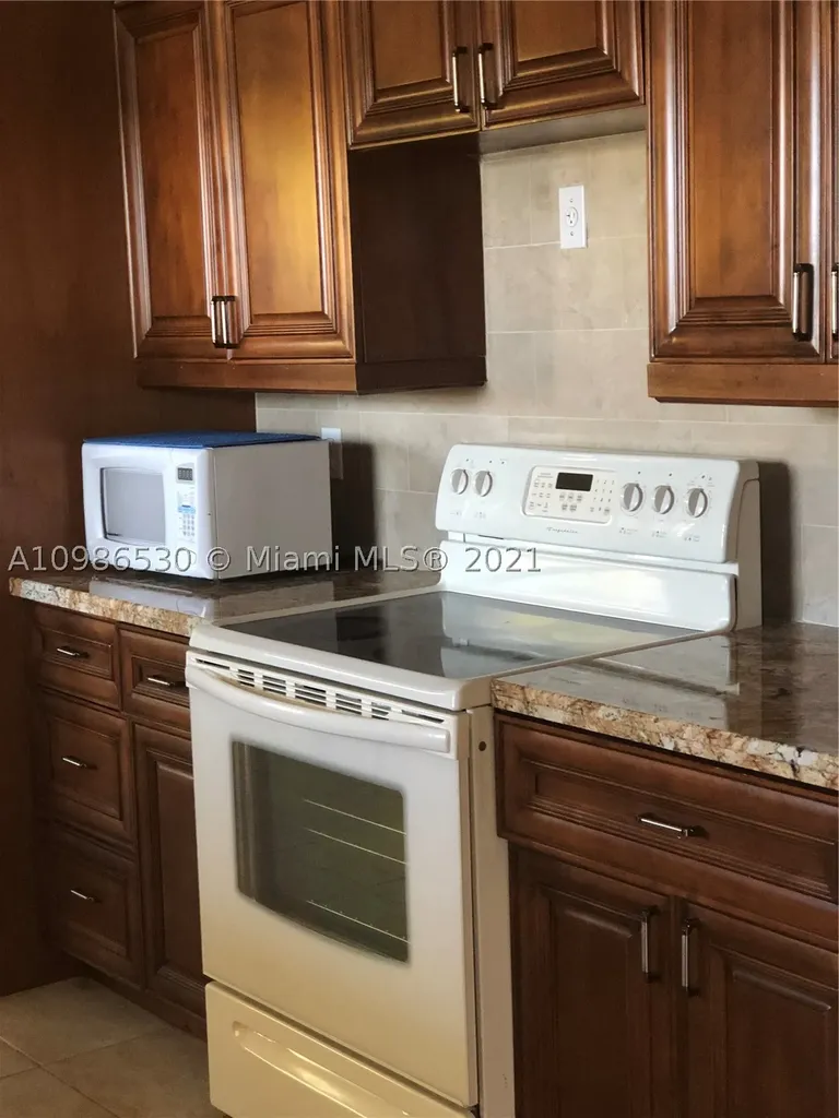 960 SW 96th Avenue Pembroke Pines FL 33025