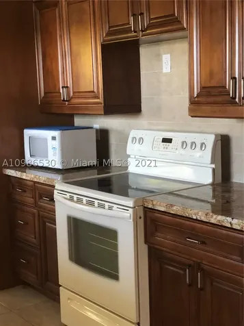 960 SW 96th Avenue Pembroke Pines FL 33025