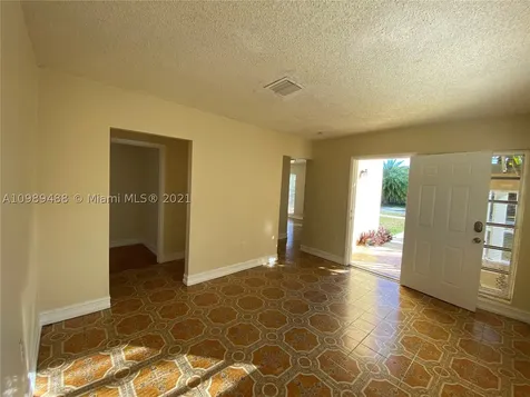 304 SW 6th Street Hallandale Beach FL 33009