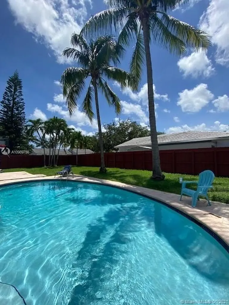 21202 NE 18th Place Miami FL 33179