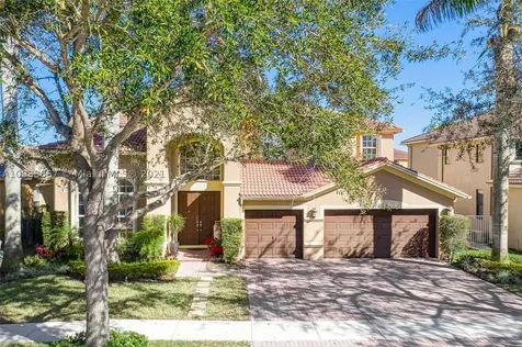 4002 W Gardenia Avenue Weston FL 33332