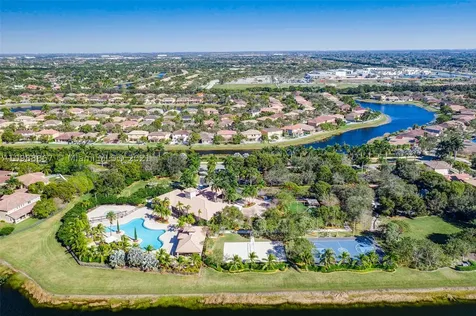 4002 W Gardenia Avenue Weston FL 33332