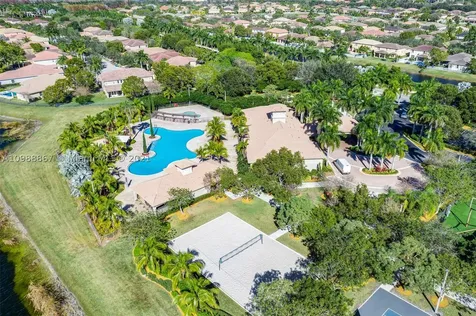 4002 W Gardenia Avenue Weston FL 33332