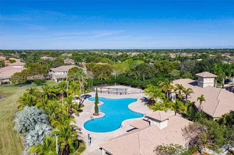 4002 W Gardenia Avenue Weston FL 33332