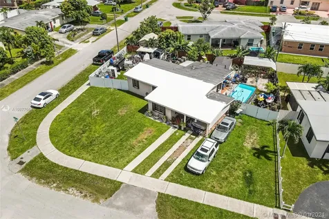 10830 SW 40th Terrace Miami FL 33165