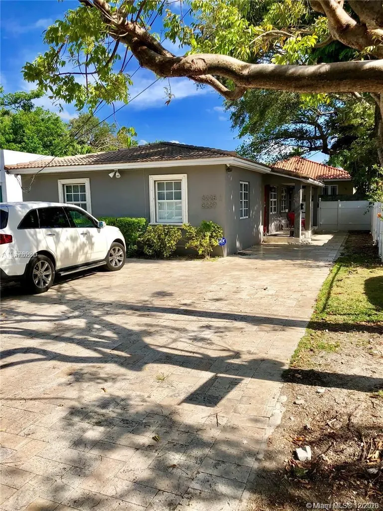 3225 Oak Avenue Miami FL 33133