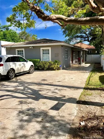 3225 Oak Avenue Miami FL 33133