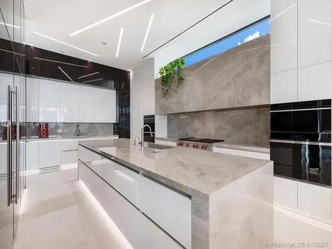 18530 N Bay Road Sunny Isles Beach FL 33160