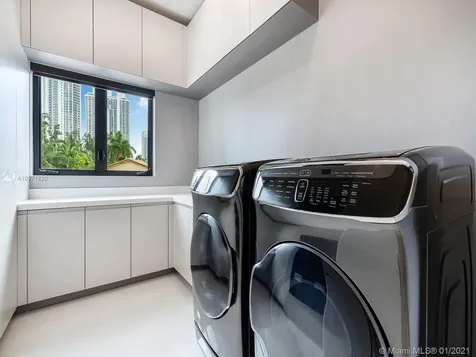 18530 N Bay Road Sunny Isles Beach FL 33160