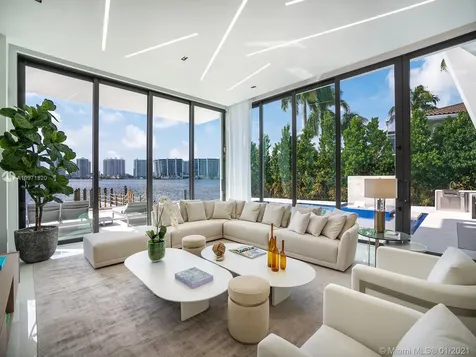18530 N Bay Road Sunny Isles Beach FL 33160