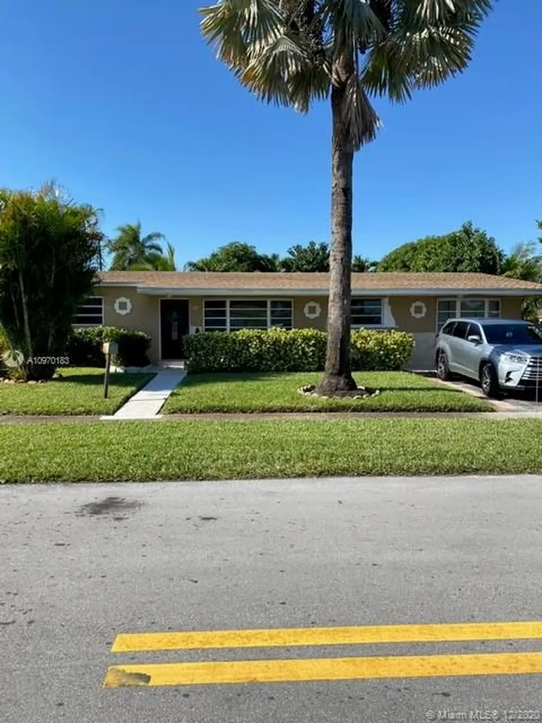 600 SW 67th Terrace Pembroke Pines FL 33023