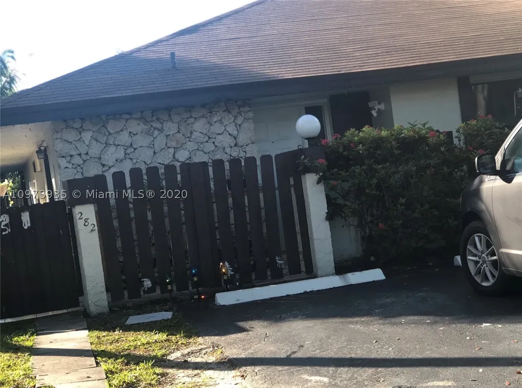 282 NE 200th Terrace Miami FL 33179