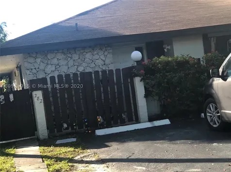 282 NE 200th Terrace Miami FL 33179
