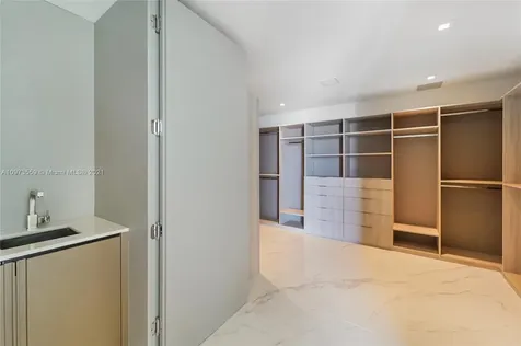 18975 Collins Avenue Sunny Isles Beach FL 33160
