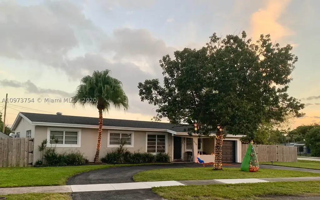 9430 Nassau Drive Cutler Bay FL 33189