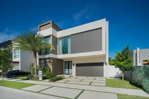 10530 NW 67th Terrace Doral FL 33178