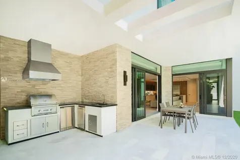 10530 NW 67th Terrace Doral FL 33178