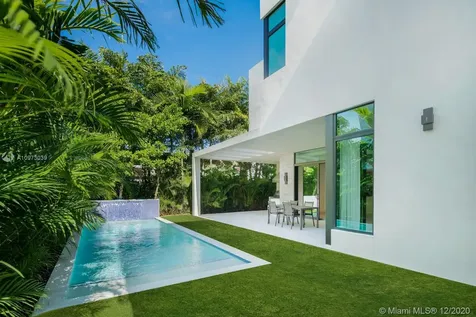 10530 NW 67th Terrace Doral FL 33178