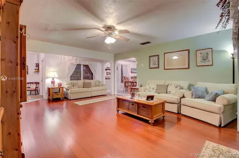 2001 NW 88th Way Pembroke Pines FL 33024