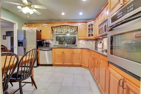 2001 NW 88th Way Pembroke Pines FL 33024