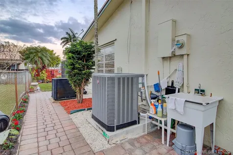2001 NW 88th Way Pembroke Pines FL 33024