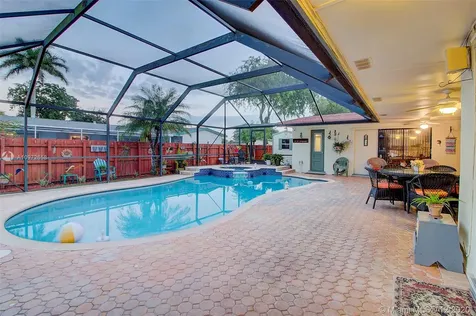 2001 NW 88th Way Pembroke Pines FL 33024