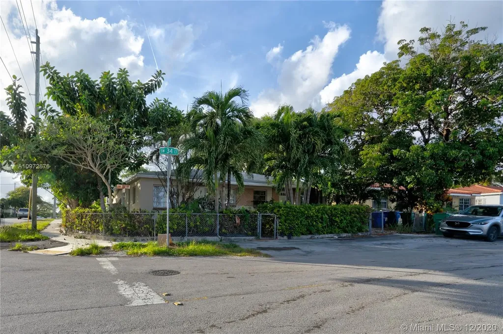 2796 SW 34th Court Miami FL 33133