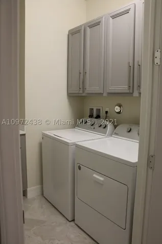 1054 Banyan Drive Hollywood FL 33021